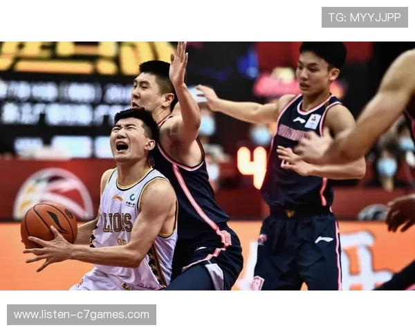 中国篮球联赛激烈对决，年轻球员崭露头角引发球迷热议